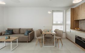 Apartament Bravo, F216